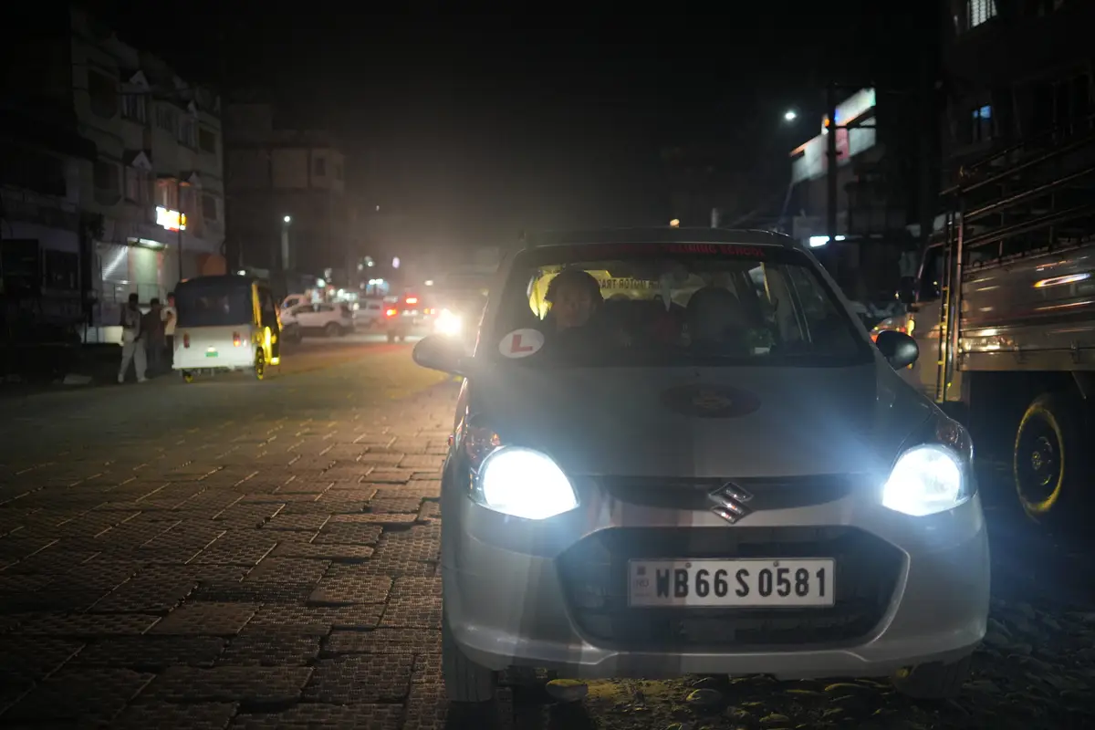 Driving licence Alipurduar — T.K. Singh Motor Driving Training School real-road training on Jaigaon roads
